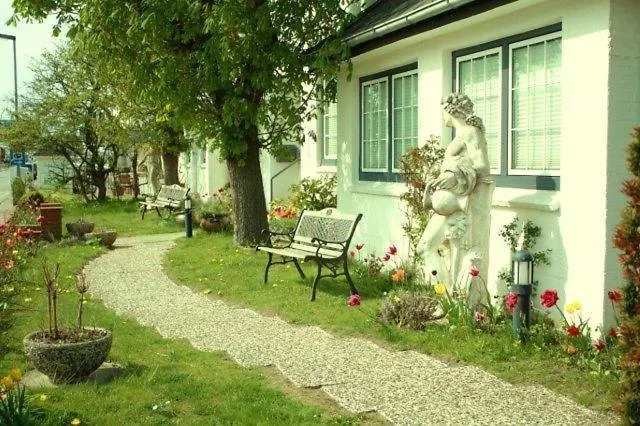 App-8-In-Strandnaher-Lage-Baederstil-Villa-In-Wenningstedt-Sylt